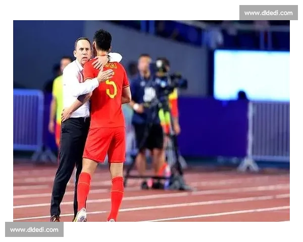 国足选帅开启年轻化转型，东亚杯启用过渡教练组